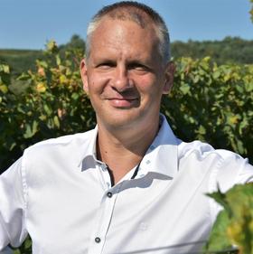 Hans-Jürgen Hufnagel auf seinem Weingut