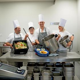 Teamfoto aus der Großküche der Gästehäuser und Küchen Burgenland